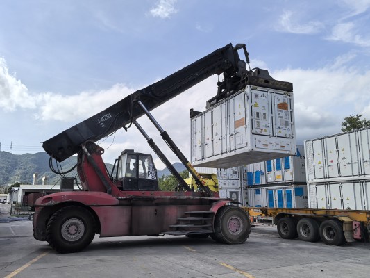 International transport of energy storage cabinets